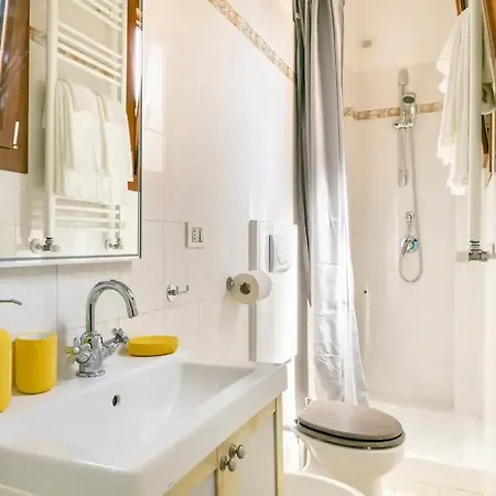 Sant'ambrogio Apartment *